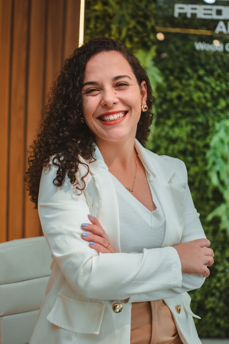 Ol&aacute;, muito prazer em falar com voc&ecirc;!

Sou uma mulher&nbsp;que acredita no poder do autoconhecimento, para uma vida com mais prop&oacute;sito, sentido e rela&ccedil;&otilde;es mais saud&aacute;veis.&nbsp;

A experi&ecirc;ncia de ser mulher &eacute; algo extremamente impactante para mim, e sei que a mulher enfrenta enormes desafios, muitas vezes pelo simples fato de ser mulher.

Tamb&eacute;m sou m&atilde;e de tr&ecirc;s crian&ccedil;as que me fazem querer viver cada vez mais, ser m&atilde;e me colocou num lugar, de profunda fragilidade e for&ccedil;a ao mesmo tempo, o que me tornou ainda mais conectada com as mulheres!

Psic&oacute;loga com muito orgulho e amor, durante minha trajet&oacute;ria h&aacute; mais de 10 anos, tive o privil&eacute;gio de conhecer a hist&oacute;ria de muitas mulheres incr&iacute;veis, e ver de perto o poder do feminino.

Atrav&eacute;s da minha escuta ativa e emp&aacute;tica, ser&aacute; poss&iacute;vel transformar sua hist&oacute;ria enquanto mulher, em for&ccedil;a, para amar, trabalhar, estudar, se relacionar, criar seus filhos com leveza, e o que mais voc&ecirc; desejar viver.

No atendimento comigo, voc&ecirc; encontrar&aacute; um ambiente acolhedor, sem julgamentos e um espa&ccedil;o onde o feminino &eacute; celebrado e os seus desafios enquanto mulher, s&atilde;o transformados em oportunidades de crescimento pessoal.

Vamos juntas? Grande beijo